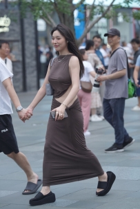 【精选街拍】Vol.3255 舒适的长裙套装 [114P+2V-1.47GB]